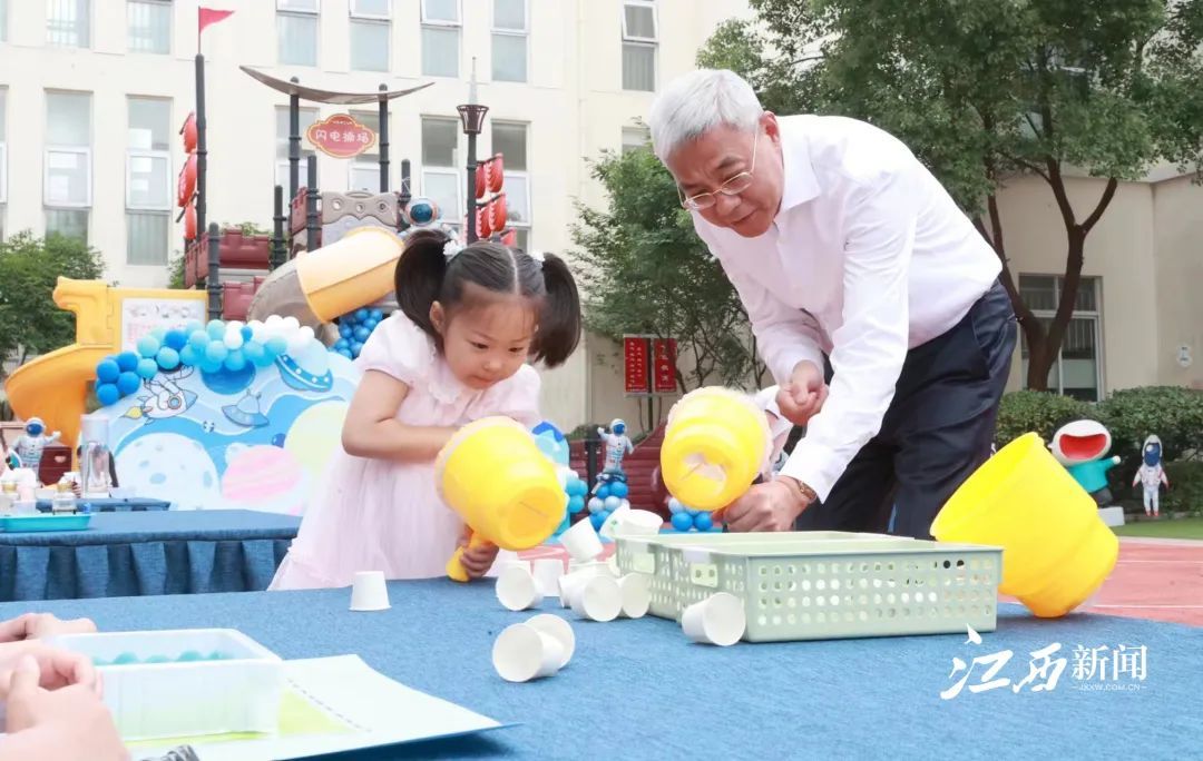 "六一"前夕,尹弘在南昌走访并祝福全省广大少年儿童节日快乐