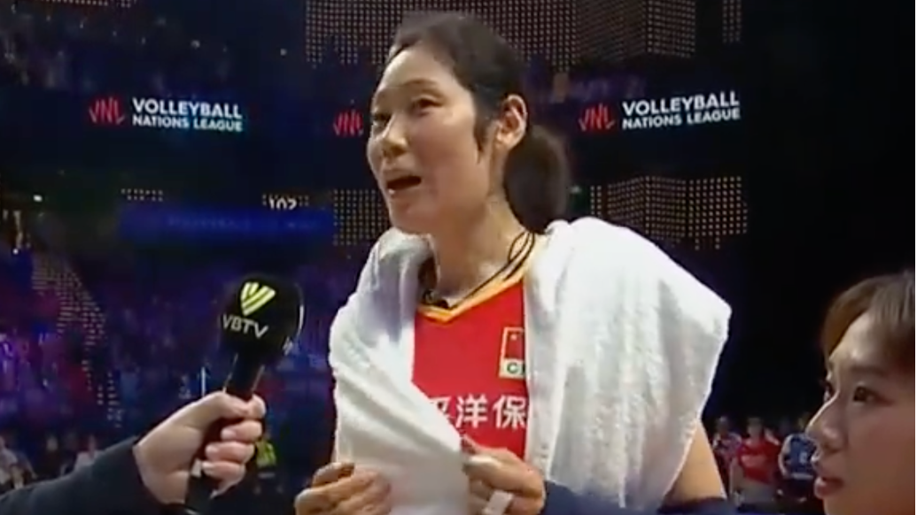 连说4个NO！朱婷不满中国女排输日本 全程英文受访