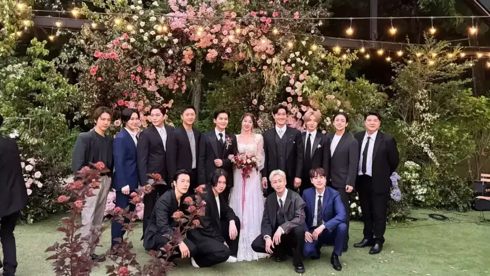 初代男团Super Junior久违合体 全成员13人现身厉旭婚礼