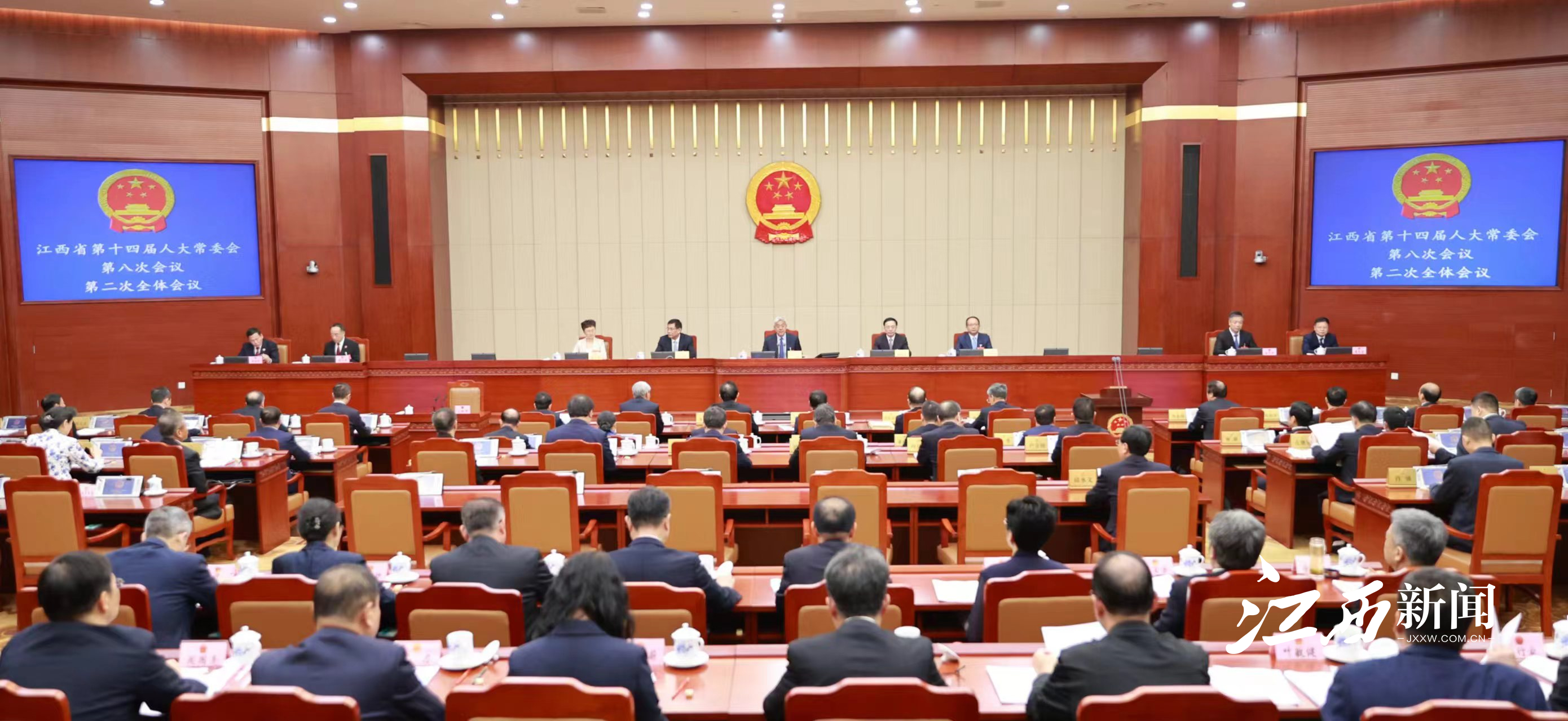 江西省十四届人大常委会第八次会议闭会 尹弘主持