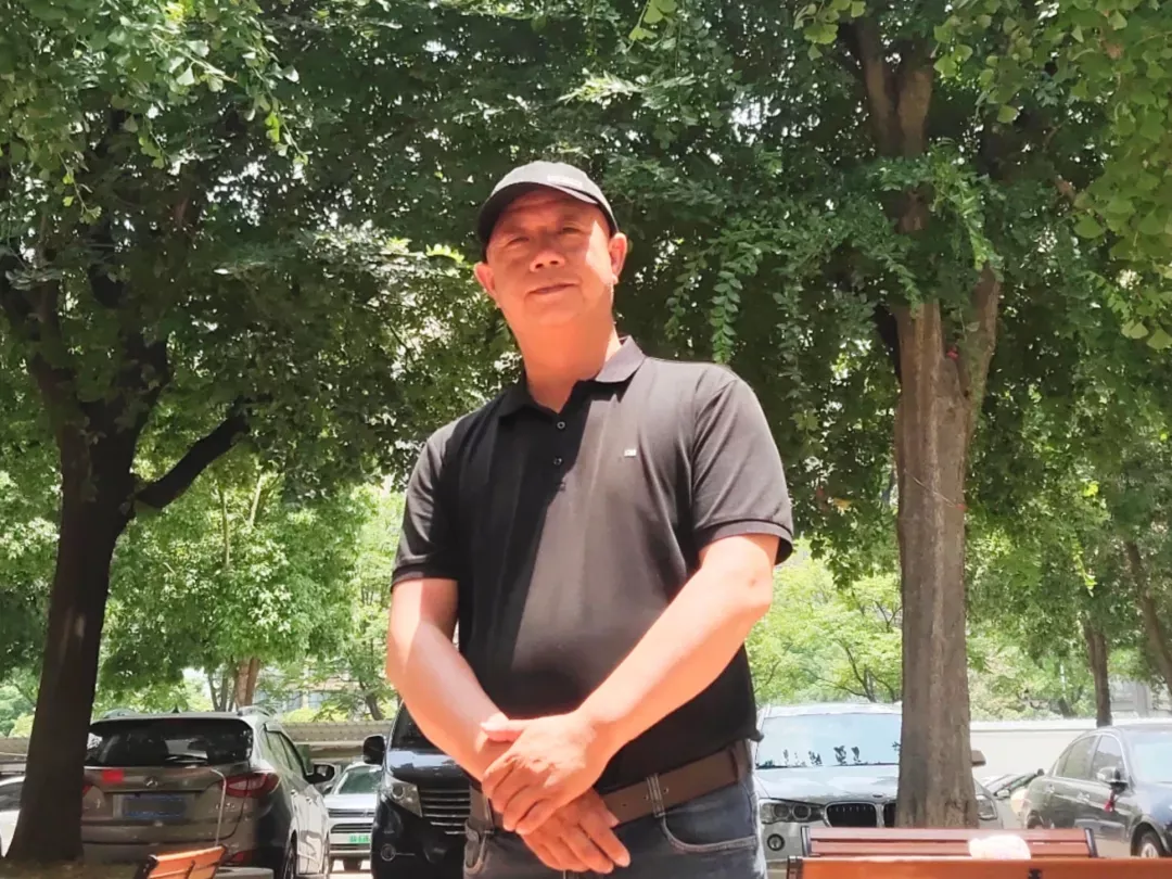 图为张东江生活照