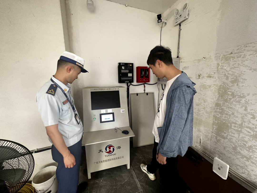 ▲自动跟踪定位射流灭火装置