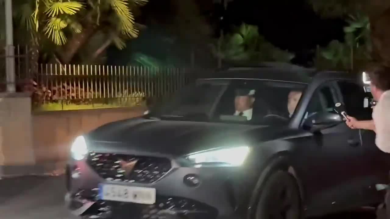 这一顿真够久的，弗里克与巴萨高层在用餐三小时后离开