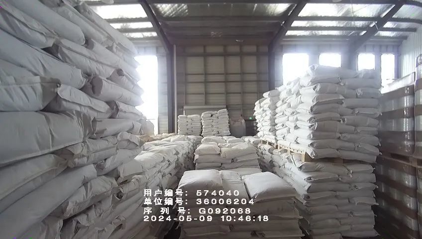 ▲多处安全出口被堵塞