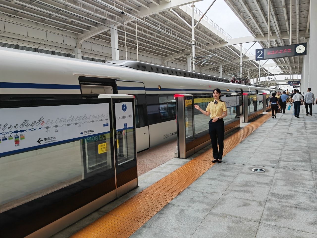 “四线”贯通 “中车智造”助力粤港澳大湾区轨道交通一体化建设