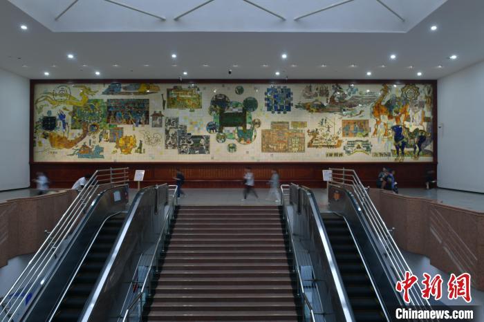 洛阳火车站：一幅壁画讲“春秋”