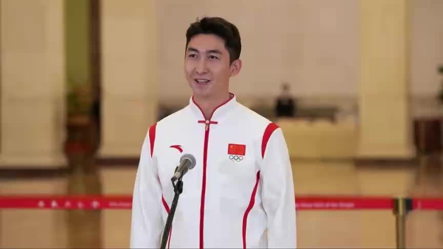 重压之下,90后奥运冠军被迫回应学历质疑,直言自己有资格当教授_凤凰网视频_凤凰网