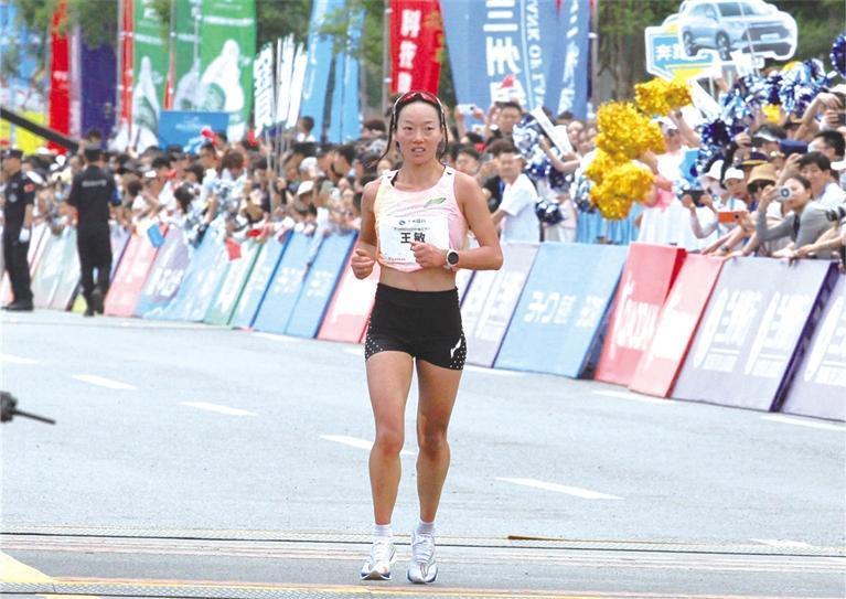 全程女子组中国籍第一名　王敏