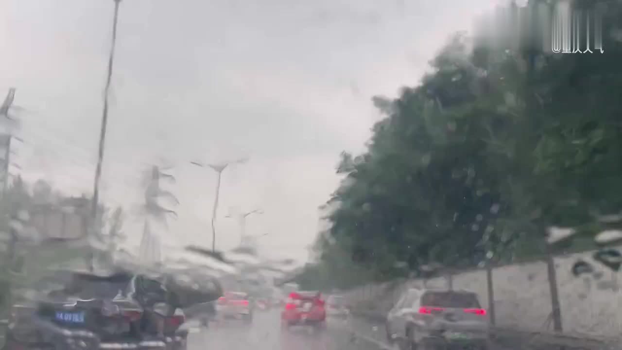 上午这阵雨来得太突然！你有被淋到吗_凤凰网视频_凤凰网