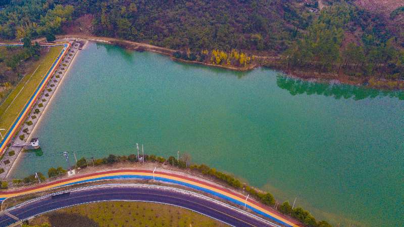 江苏宜兴张渚:14只水库变身生态旅游新名片