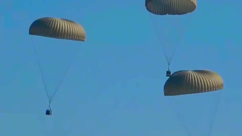 担忧岛内三大军事基地被解放军一窝端，台军在台东演习军品空投