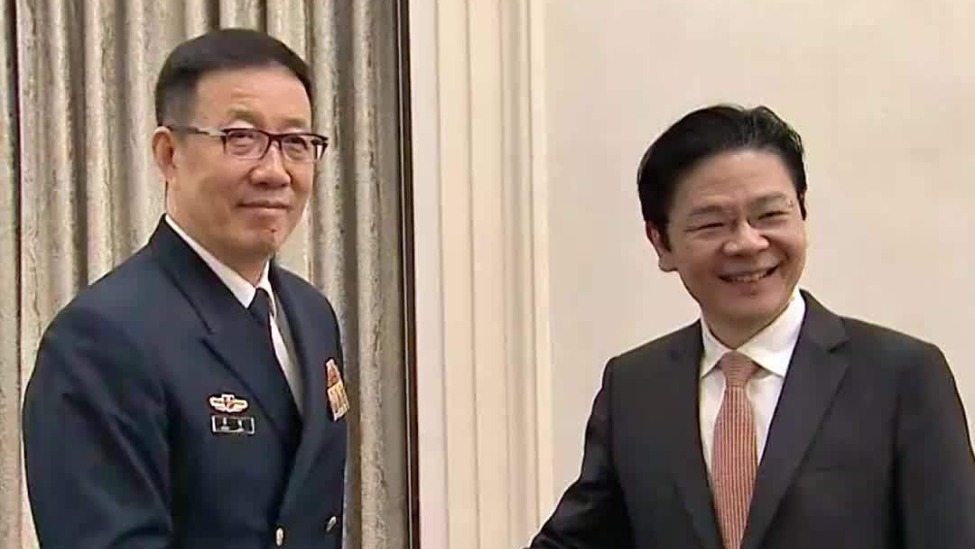 现场新加坡总理黄循财会见国防部长董军