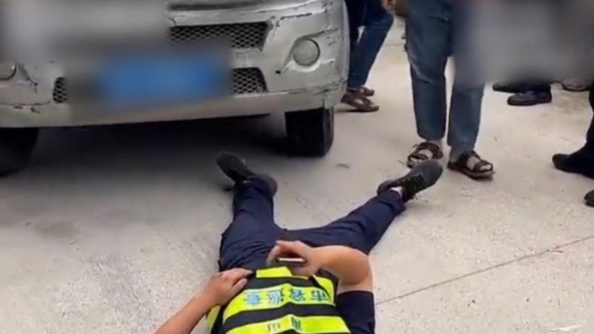 深圳通报“城管被指执法倒地碰瓷”：队员劝导过程中被货车碰倒
