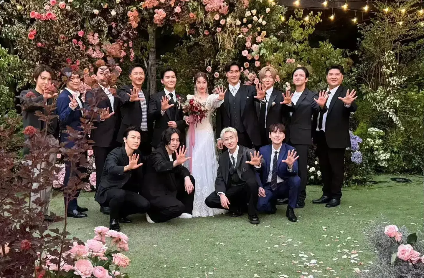 初代男团Super Junior久违合体 全成员13人现身厉旭婚礼
