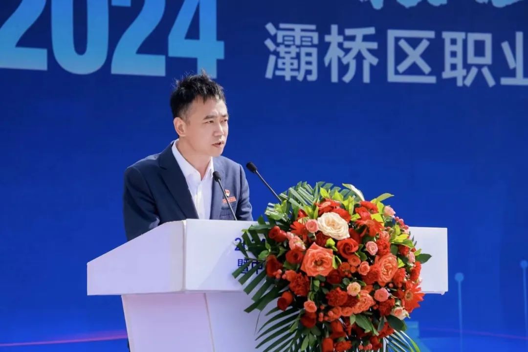 西安交通职业学校校长赵华致欢迎辞