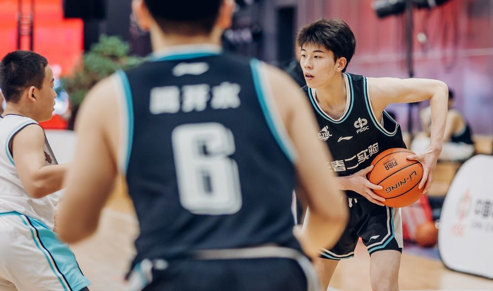 比赛现场中国初中篮球联赛是由中国中学生体育协会,中国篮球协会主办