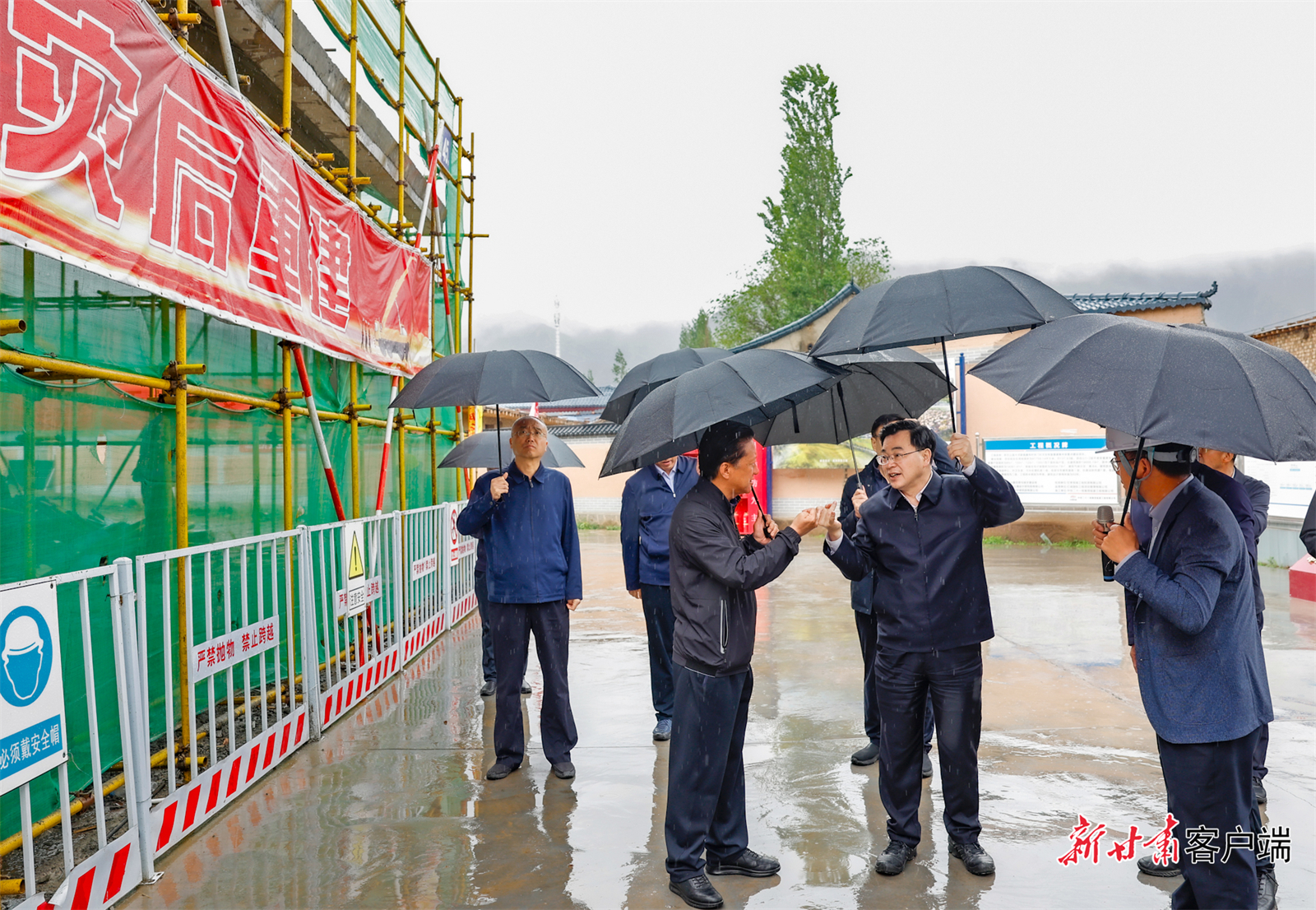 5月29日，省委书记、省人大常委会主任胡昌升在积石山县调研。新甘肃&middot;甘肃日报记者　孟捷