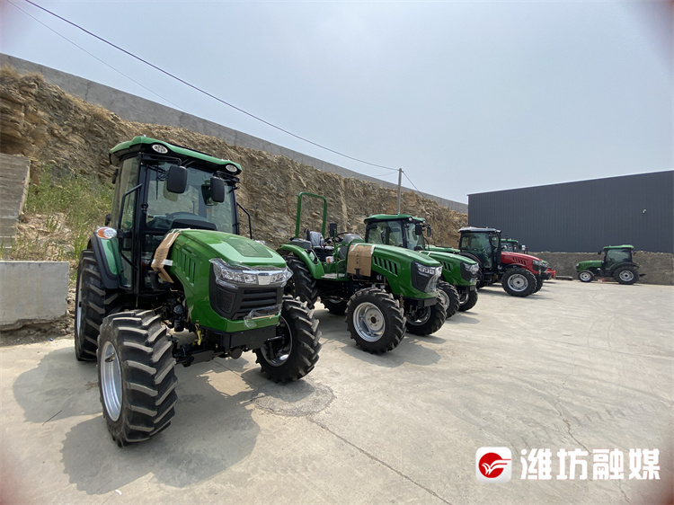 潍坊朗派国际贸易有限公司生产的农用拖拉机。