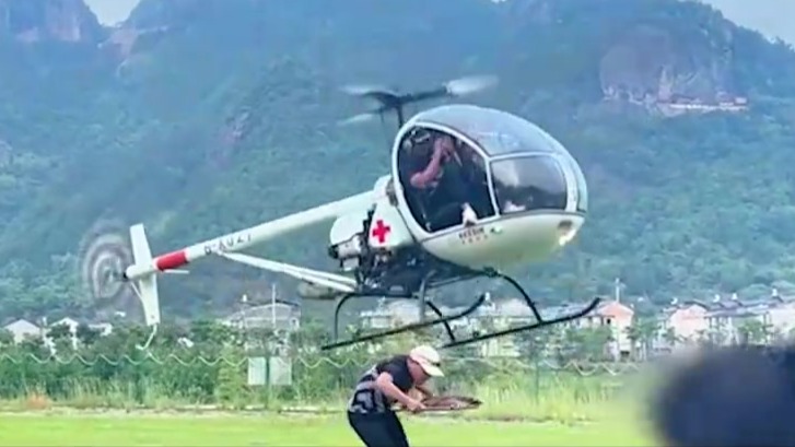 印有红会标志直升机送烤全羊，红十字会回应