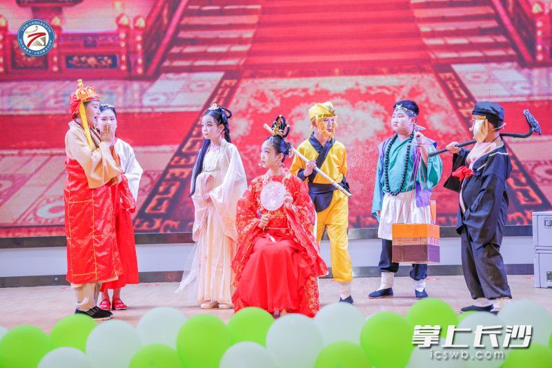 “文化馆服务宣传周”牵手青园梓枫小学首届美育节。