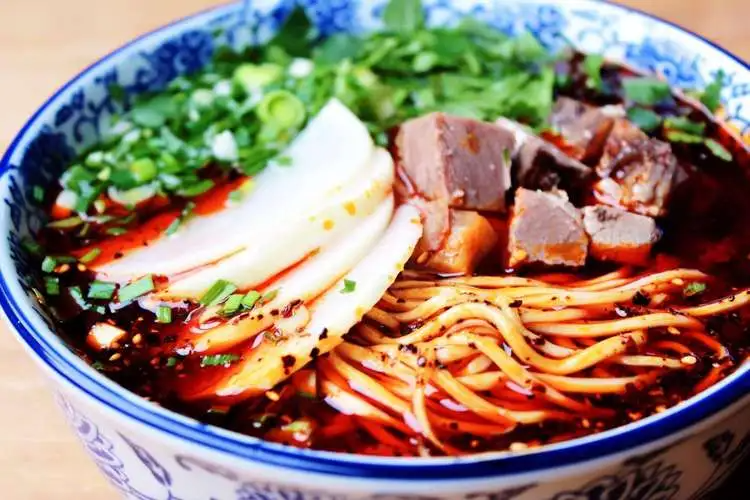 小伙把兰州牛大卖到欧洲:一碗面售百元月销额达百万