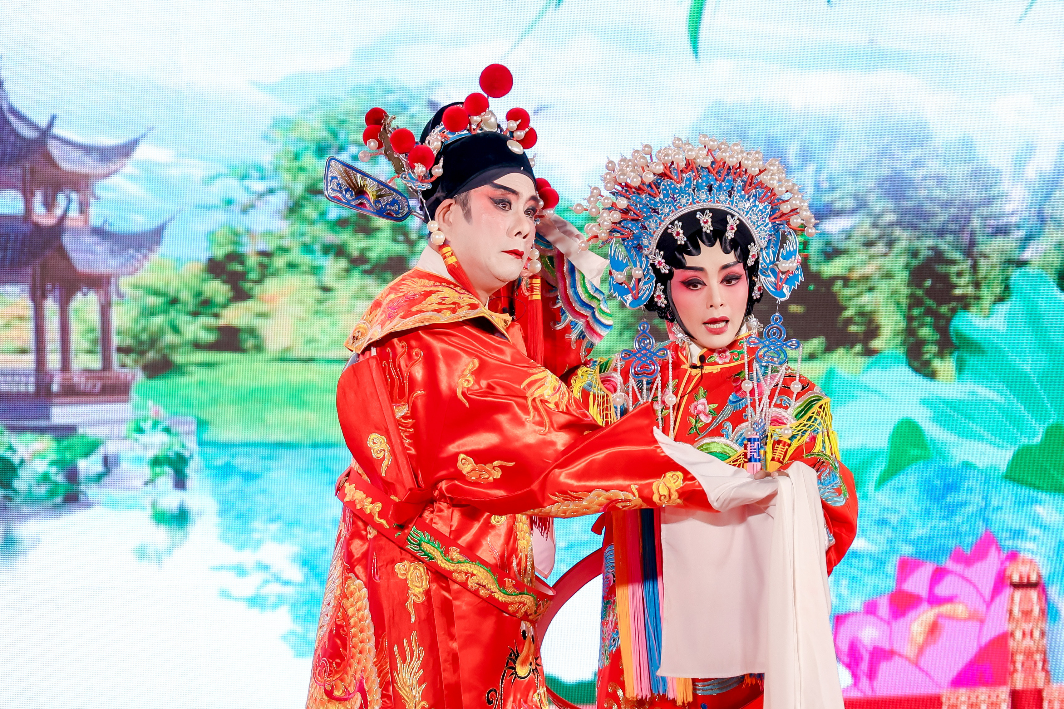 三地粤韵悠扬流长 珠港澳粤剧粤曲嘉年华举办