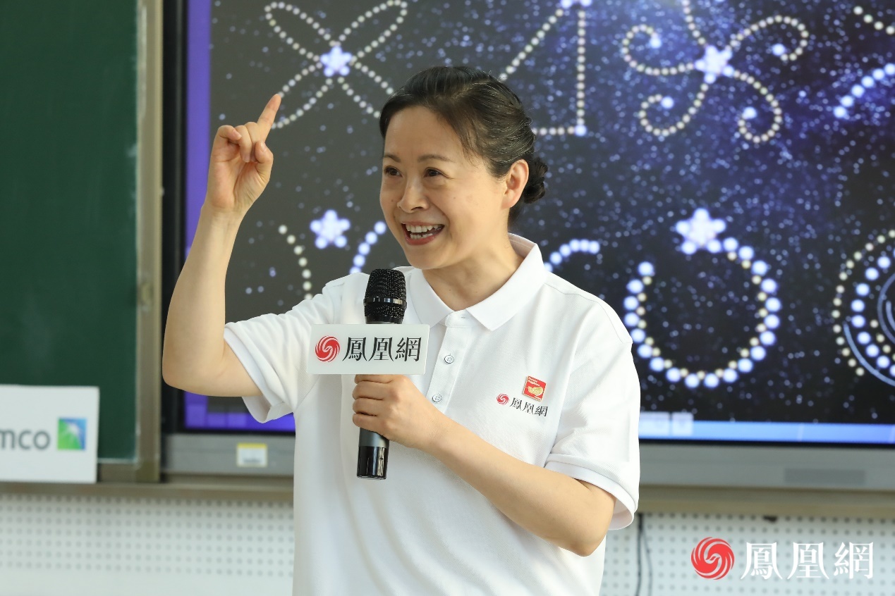 冯向青:国家高参小项目专家、中央音乐学院杨力教授团队核心专家、北京百合花开艺术团联合创始人、北京爱乐合唱团理事及指导教师