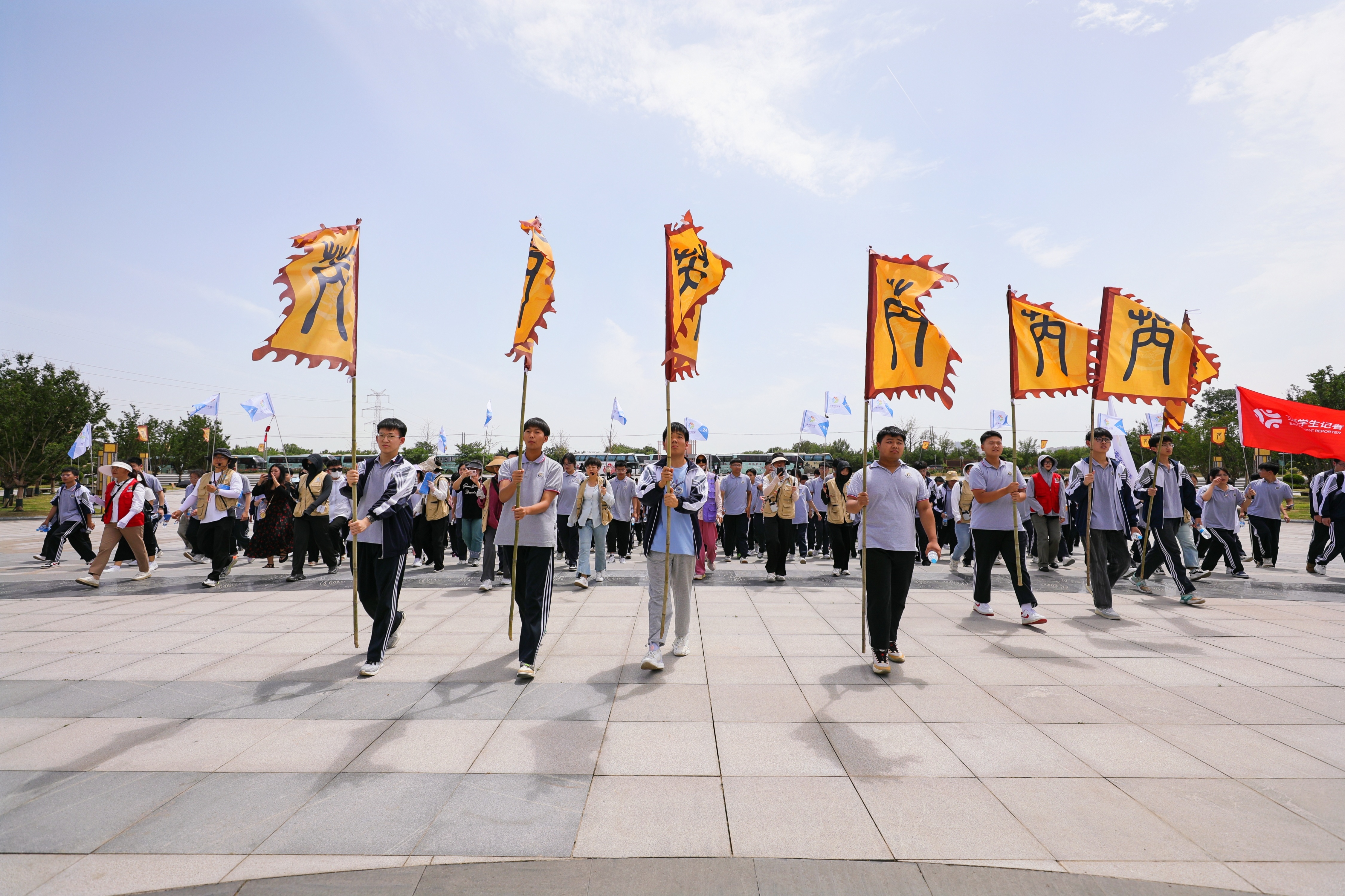 追风司马故里重走红色之路 西安西港花园高级中学开展社会实践活动