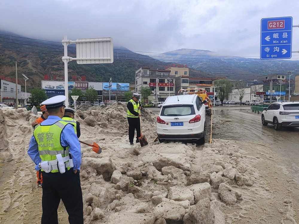 定西市岷县 解救受困车辆