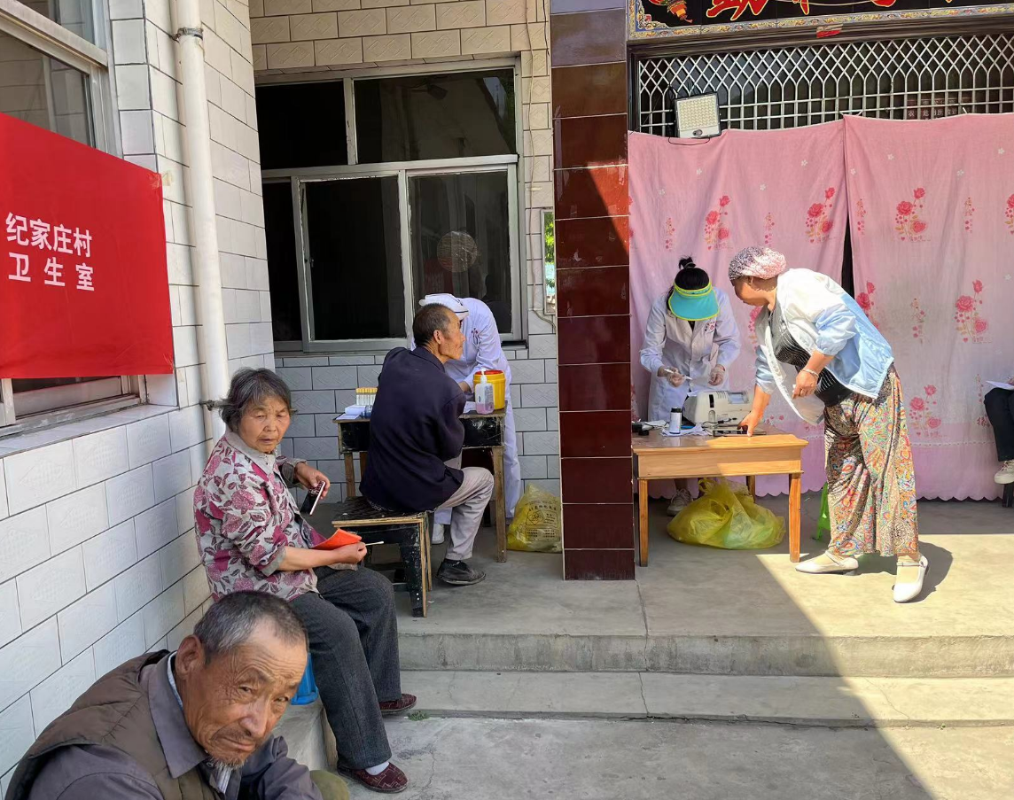 免费体检开到家门口　华亭银发族有“医”靠