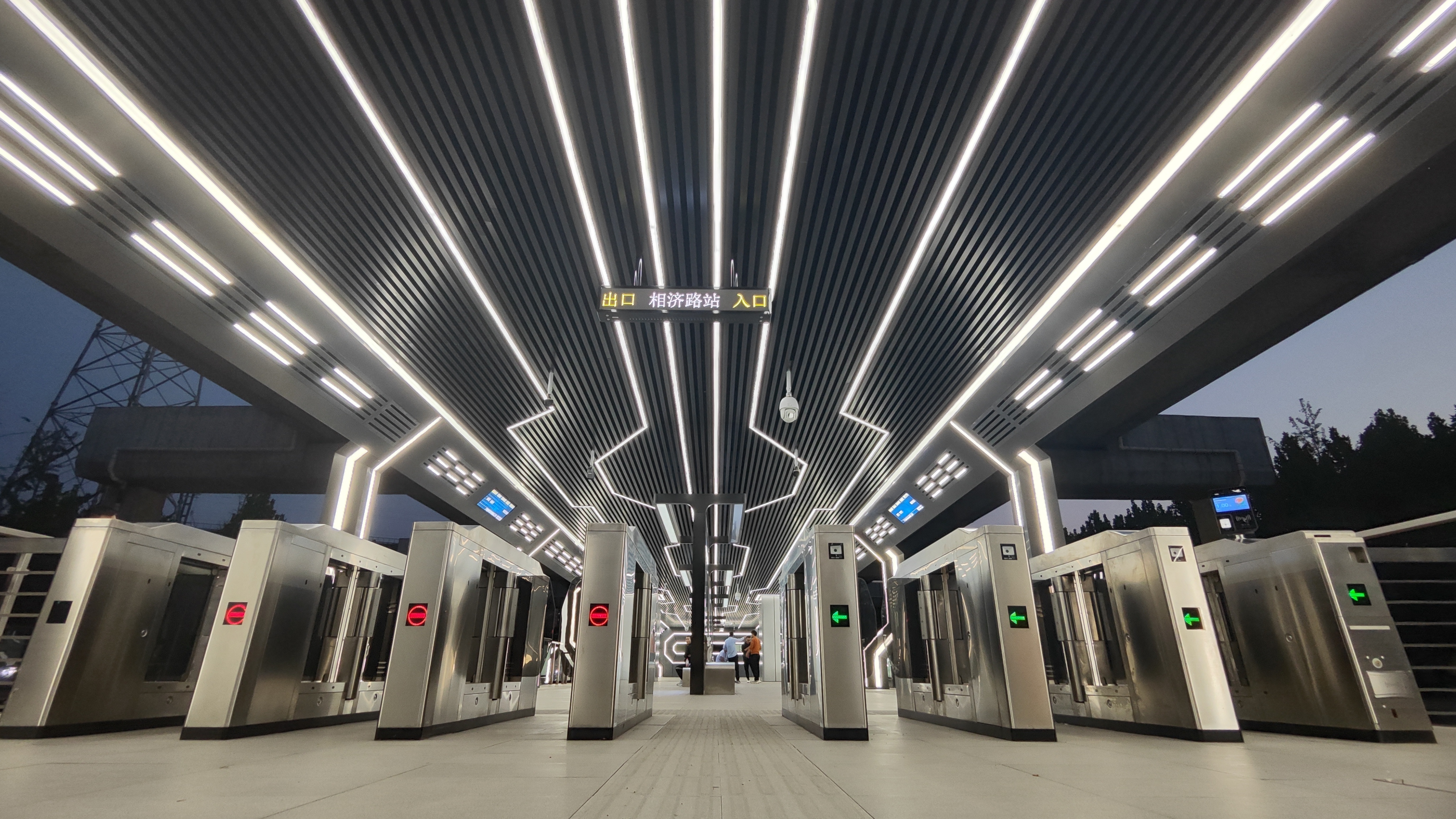 郑州BRT开通运营15年 线网不断优化 车辆迭代升级