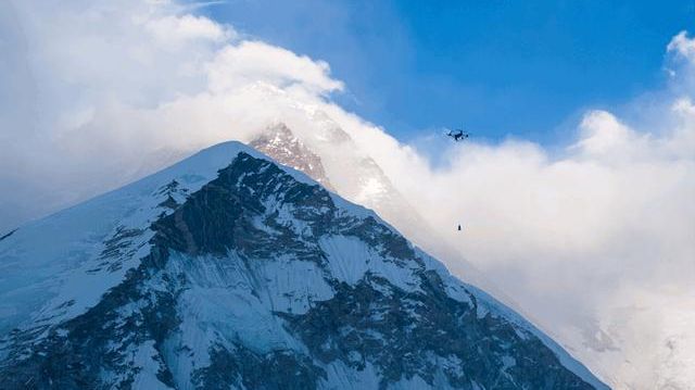 全球首次！中國大疆民用無人機完成珠峰6000米海拔物資運輸