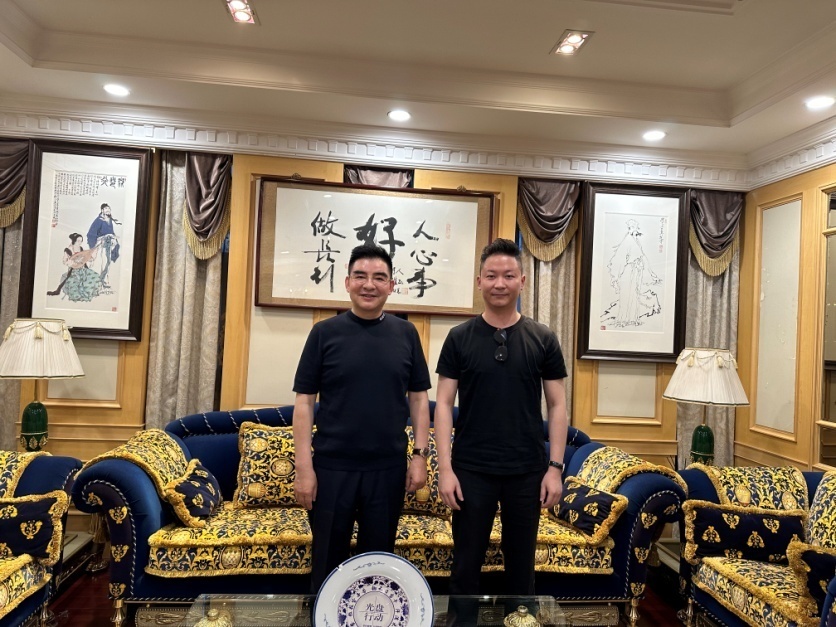 陈光标（左）与秦增辉