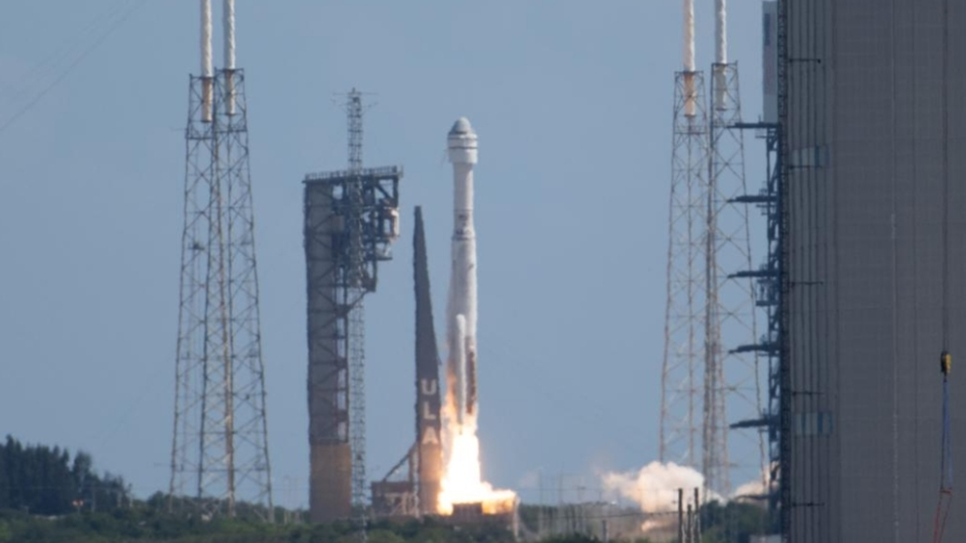 波音星际航线载人飞船首次成功发射