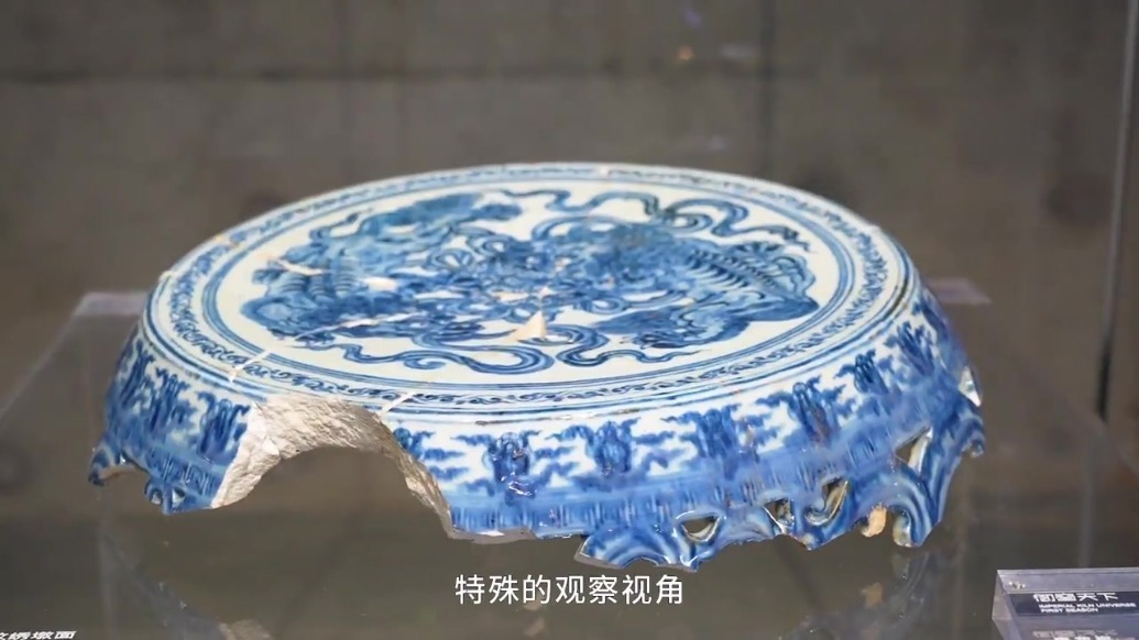 把碎瓷片“复活”成艺术品