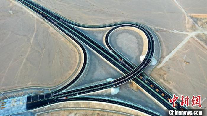 图为甘肃境内的高速公路（资料图）甘肃省交通运输厅供图