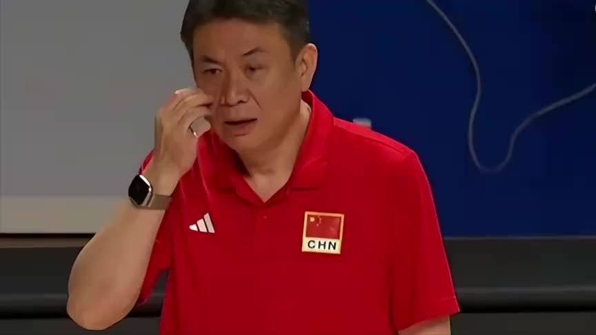 0-3！中国女排输球扣9.3分，蔡斌踢球破坏救球，弃用朱婷引发众怒