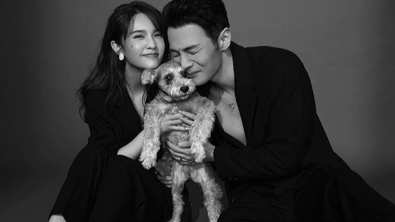 李荣浩晒杨丞琳搞怪照 已连续十年为妻子庆生封面图