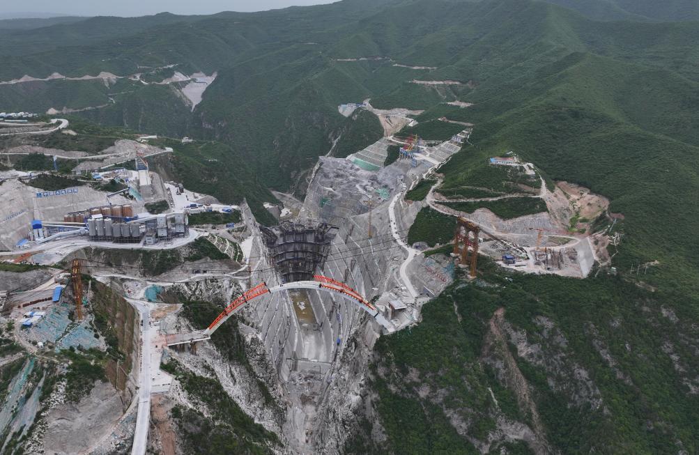 这是5月31日拍摄的陕西东庄水利枢纽施工现场(无人机照片)。