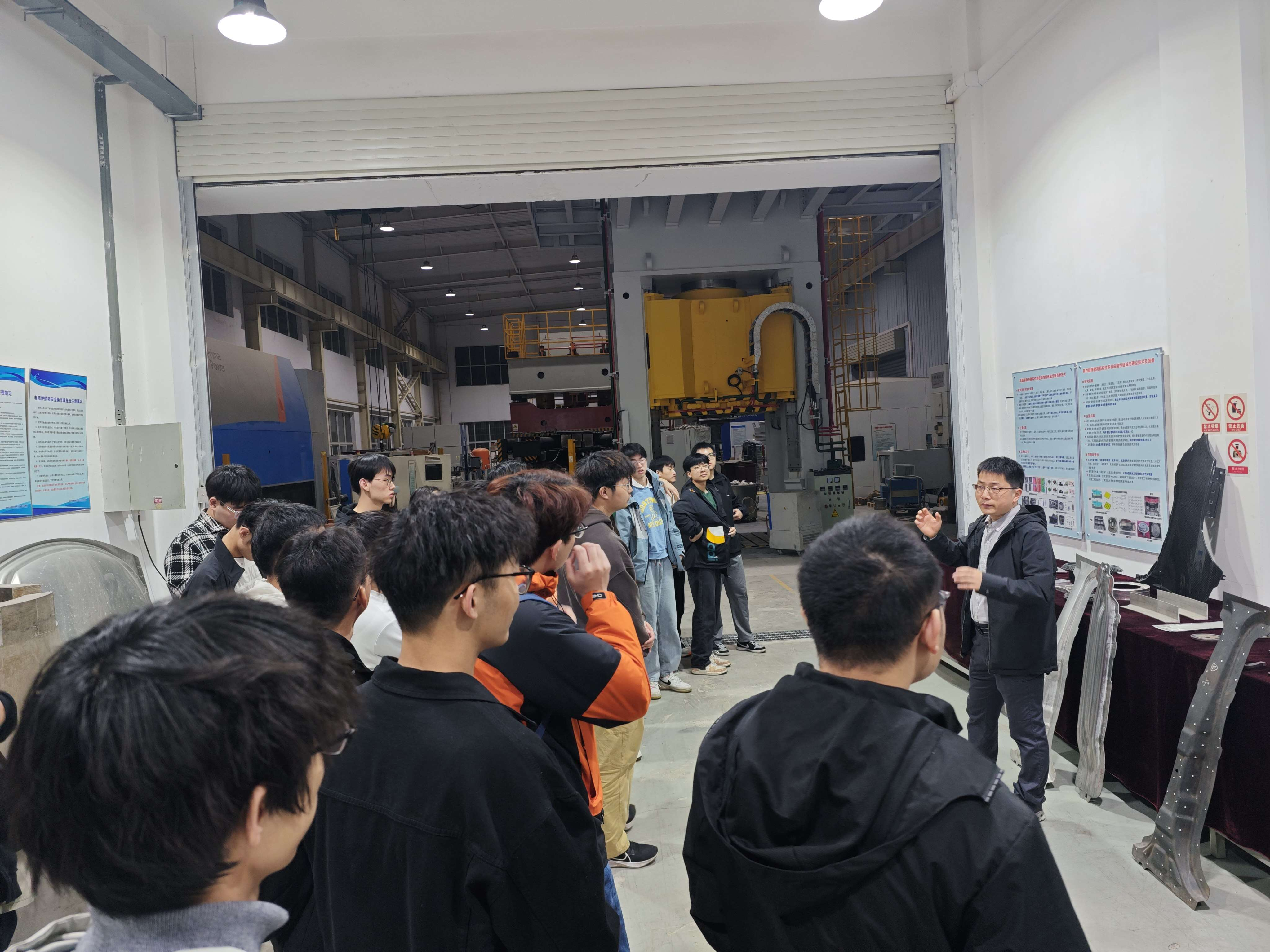 胡志力指导学生