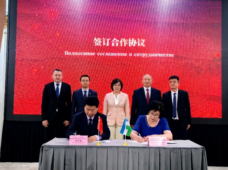 西安市卫健委与乌兹别克斯坦国立中等医学及药学从业人员继续教育中心签订合作协议