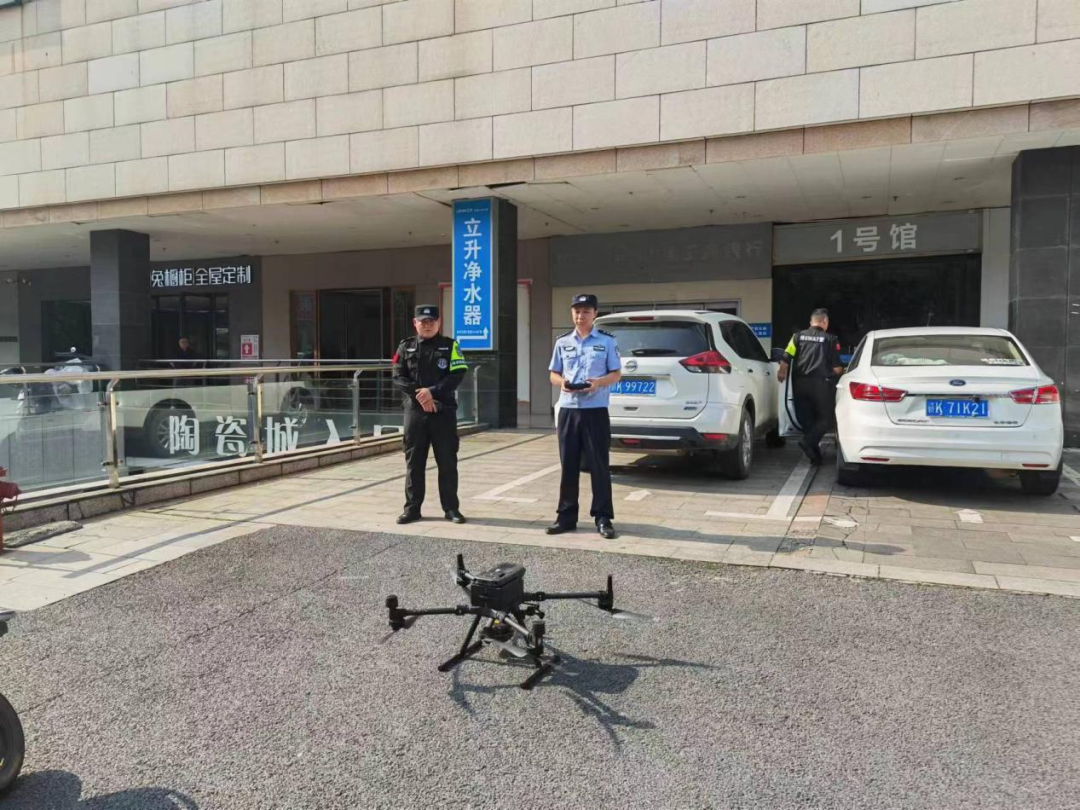 无人机护航考场周边安全。