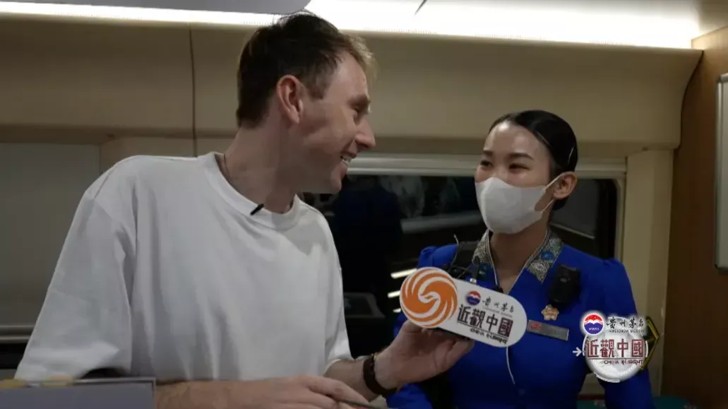 曾经老挝没有火车，中老铁路似乎为这个老挝姑娘打开了新世界的门
