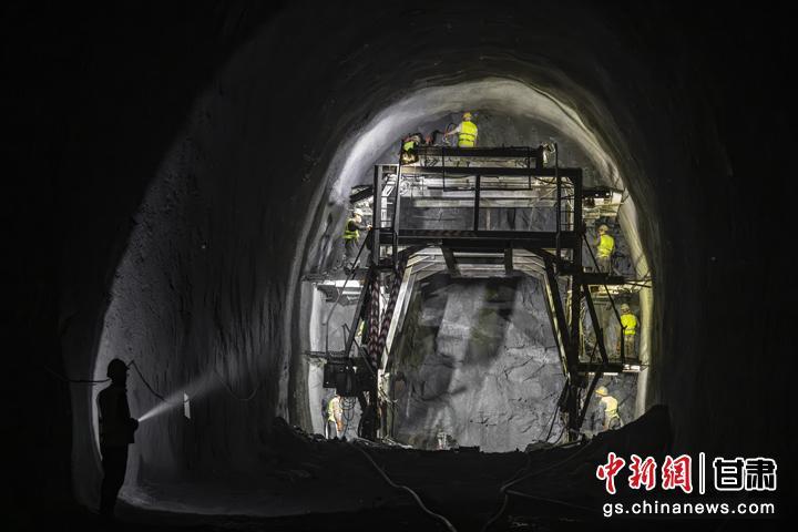 图为新建天水至陇南铁路徐家坪隧道。中铁四局七公司党委宣传部供图 