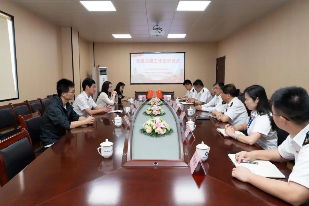 【党建引领】中共南昌向远轨道技术学校支部委员会和中共南昌市汽车机电学校委员会举行党建共建签约仪式