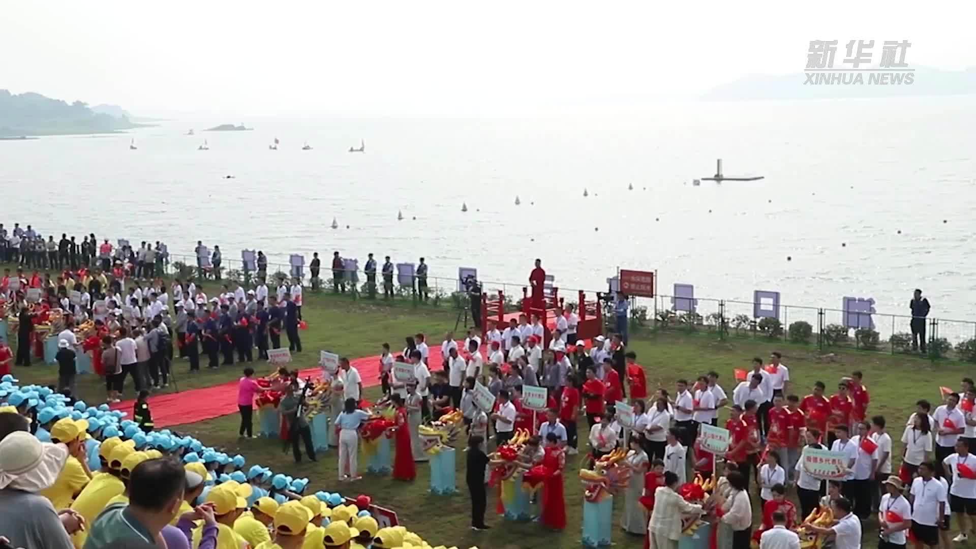 江西湖口：鄱阳湖畔龙舟竞渡