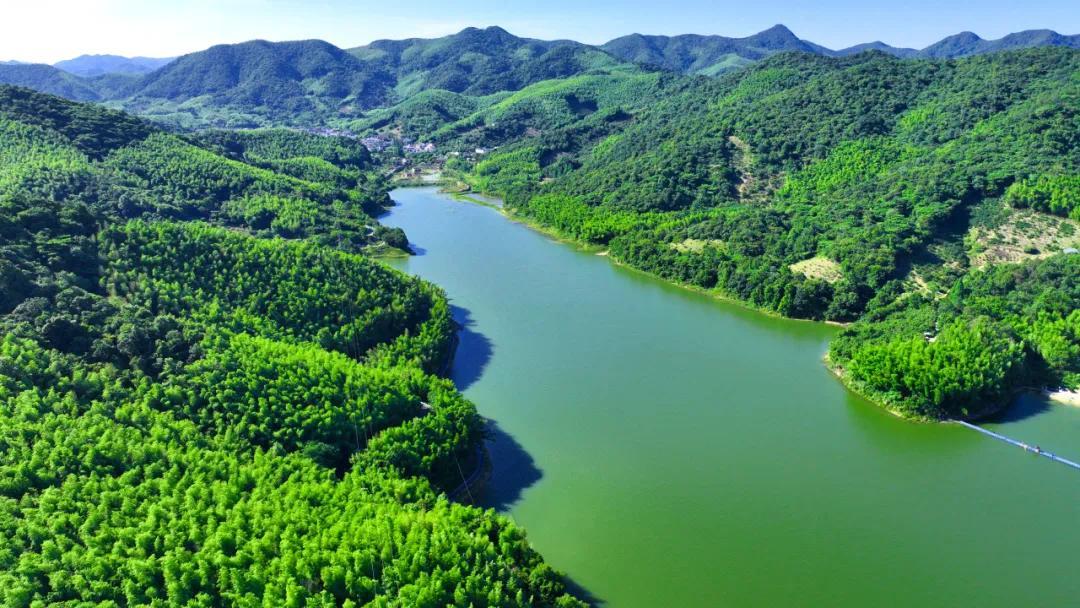 前去打卡大家称之为"宁波版茶卡盐湖"最近江北毛力水库"出圈"了