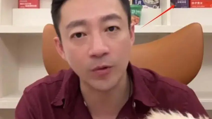 汪小菲直播喂儿子吃麻六记，汪希箖吐槽一股屎味