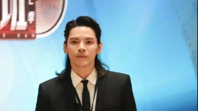 向佐问网友要李胜利电话，直言：他看不到就中国香港见封面图