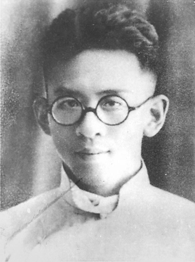 张寒晖（1902年-1946年），河北定县人。1925年考入北平国立艺专戏剧系，同年加入中国共产党。